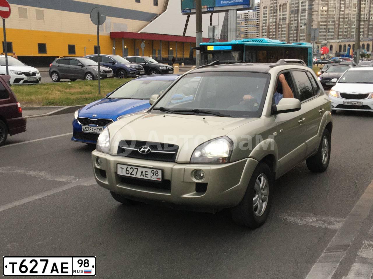 Фото автомобиля HYUNDAI TUCSON, 2007 — госномер Т545УР198. Цвет: Серебристый