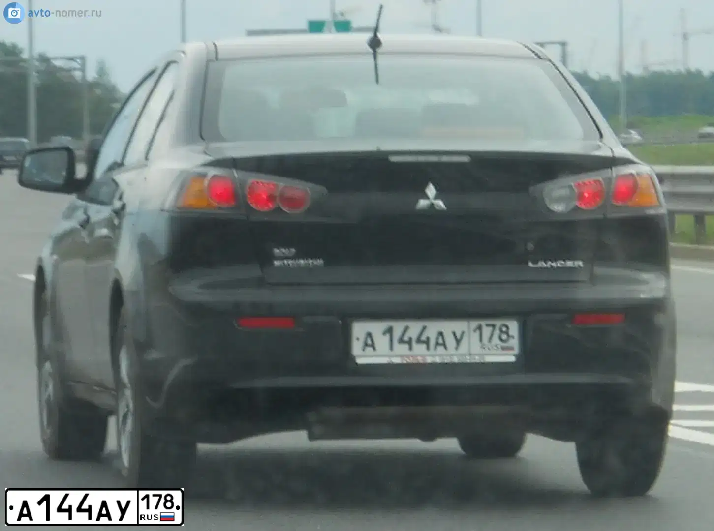 Фото автомобиля MITSUBISHI LANCER, 2010 — госномер А144АУ178. Цвет: ЧЕРНЫЙ