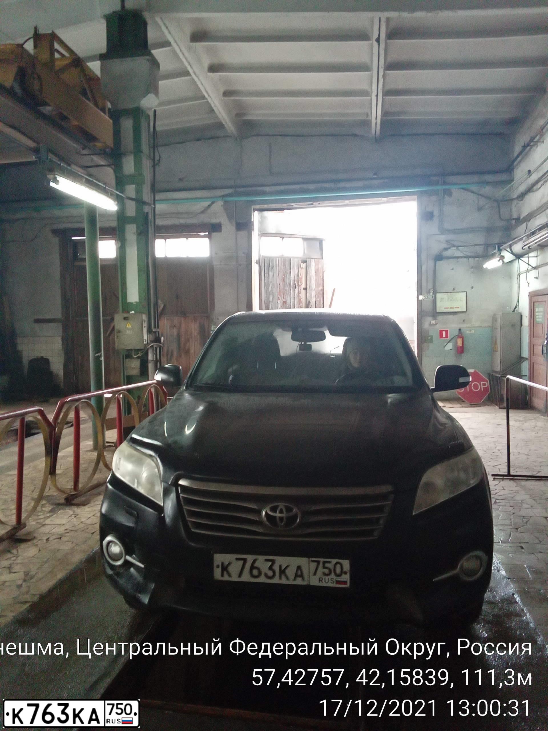 Фото автомобиля TOYOTA RAV4, 2010 — госномер Т333УА190. Цвет: ЧЕРНЫЙ