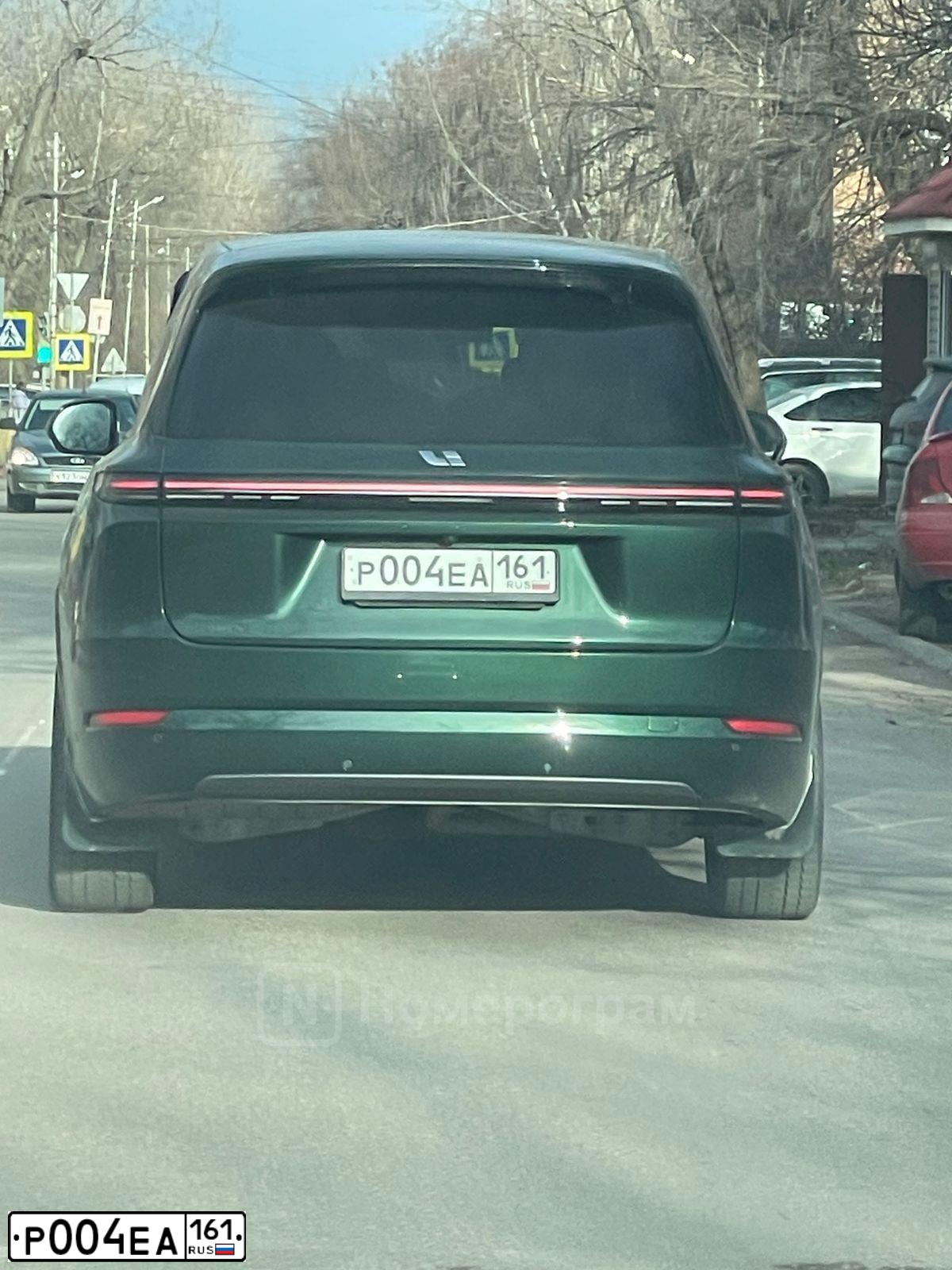 Фото автомобиля LEXUS LX, 2018 — госномер Р004ЕА161. Цвет: СЕРЫЙ