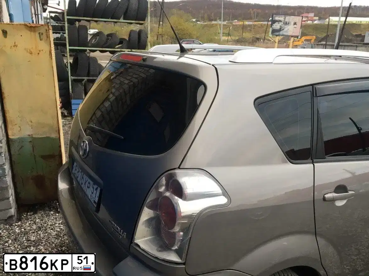 Фото автомобиля TOYOTA COROLLA, 2005 — госномер В816КР51. Цвет: СЕРЫЙ