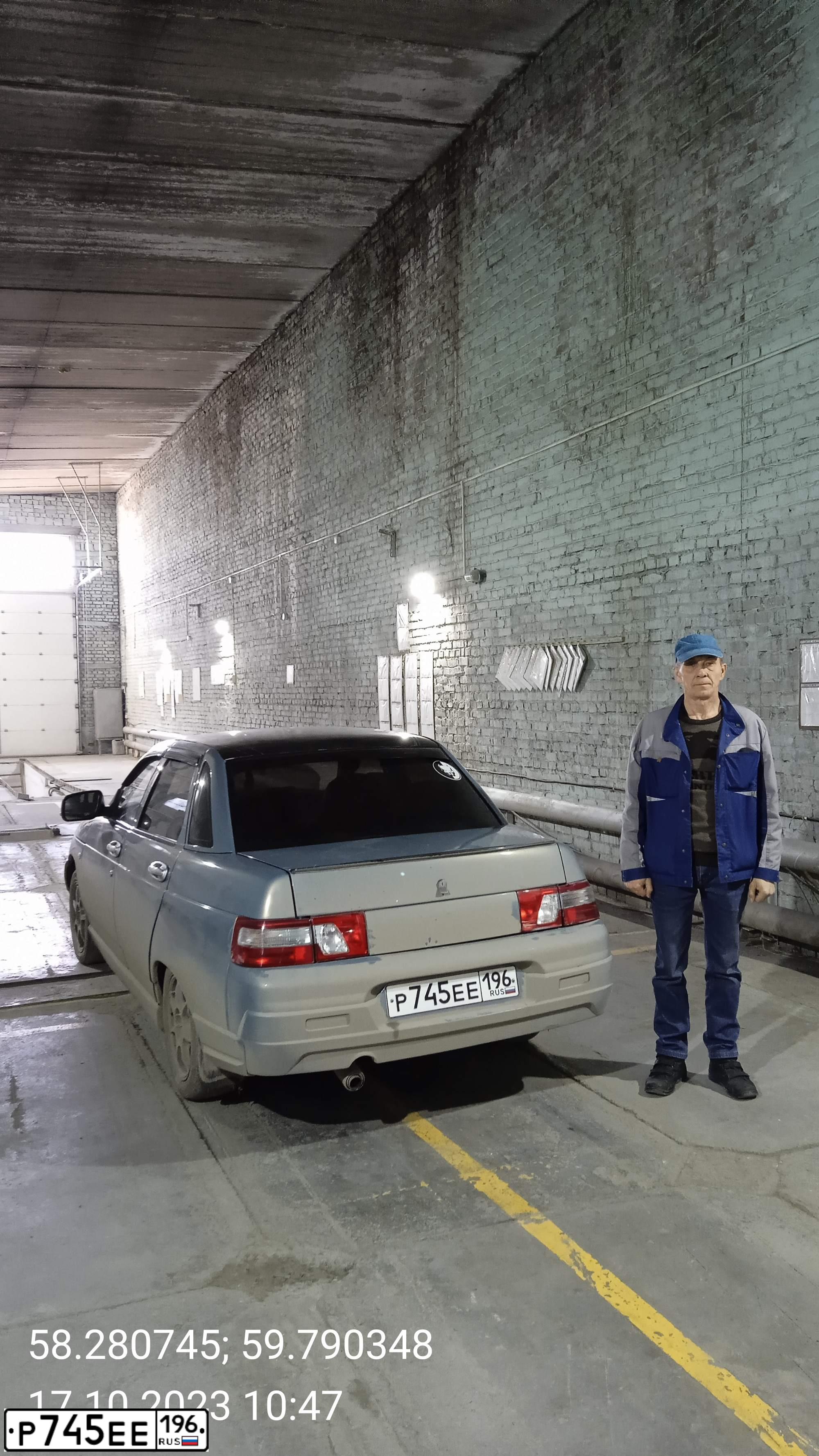 Фото автомобиля LADA 2110, 2001 — госномер Х118ЕК196. Цвет: СЕРЫЙ