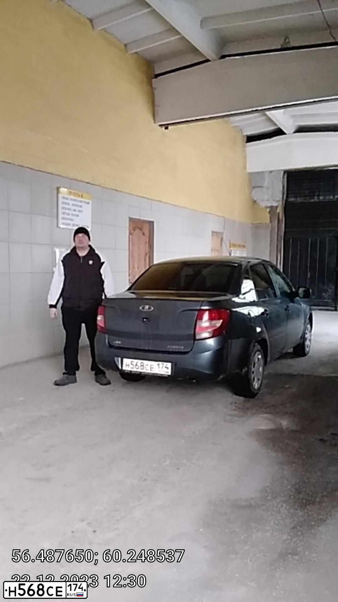Фото автомобиля ЛАДА 219010 ЛАДА ГРАНТА, 2014 — госномер Т184МС196. Цвет: Серо-Синий