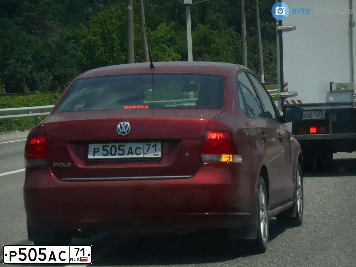 Фото автомобиля VOLKSWAGEN POLO, 2012 — госномер Р505АС71. Цвет: ВИШНЕВО-КРАСНЫЙ