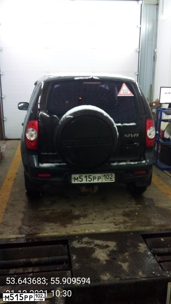 Фото автомобиля CHEVROLET NIVA, 2010 — госномер М515РР102. Цвет: Темно-коричневый металлик