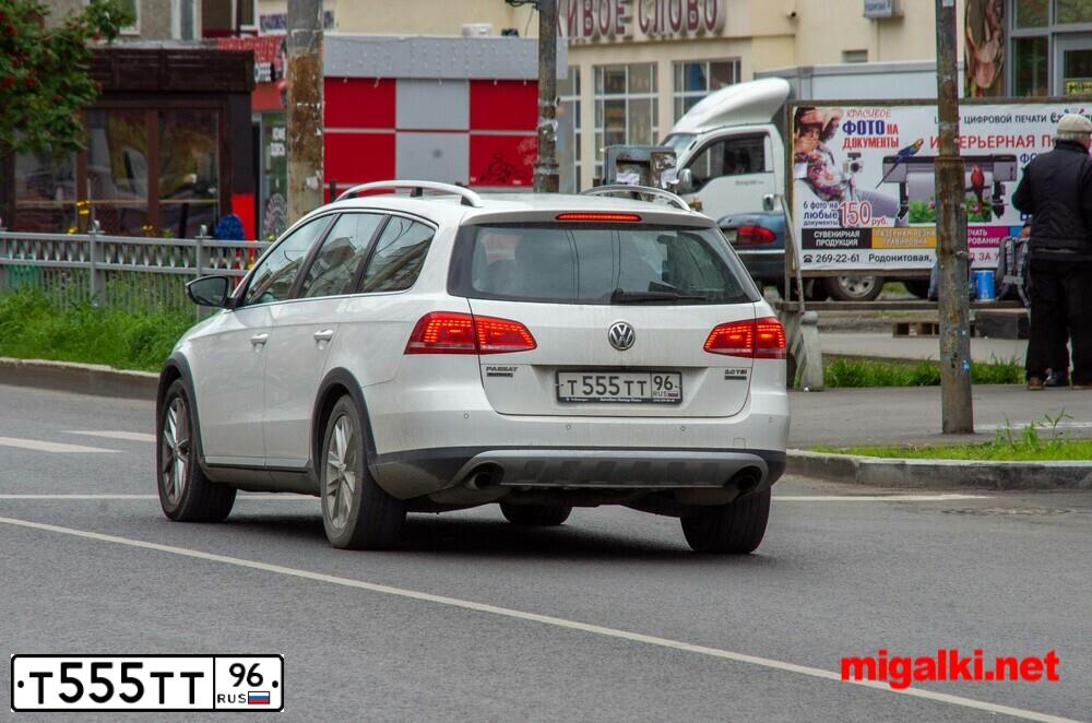 Фото автомобиля SKODA FABIA, 2010 — госномер Р544ОТ96. Цвет: Белый