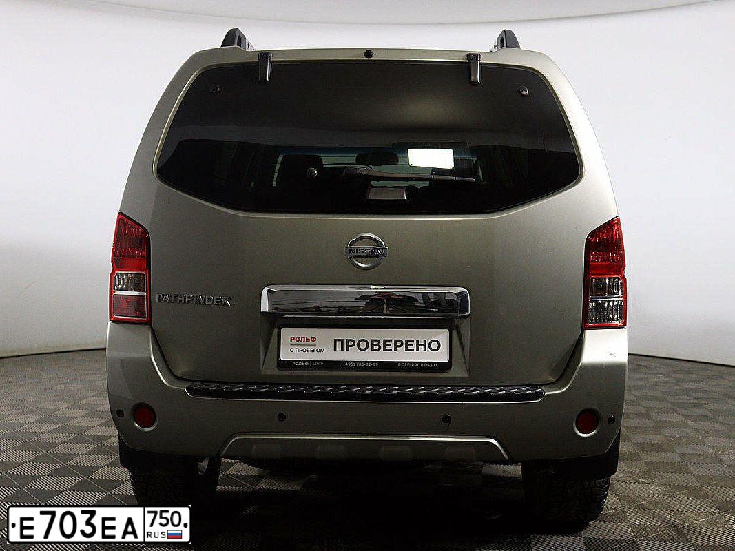 Фото автомобиля NISSAN PATHFINDER, 2013 — госномер Е703ЕА750. Цвет: СЕРЫЙ
