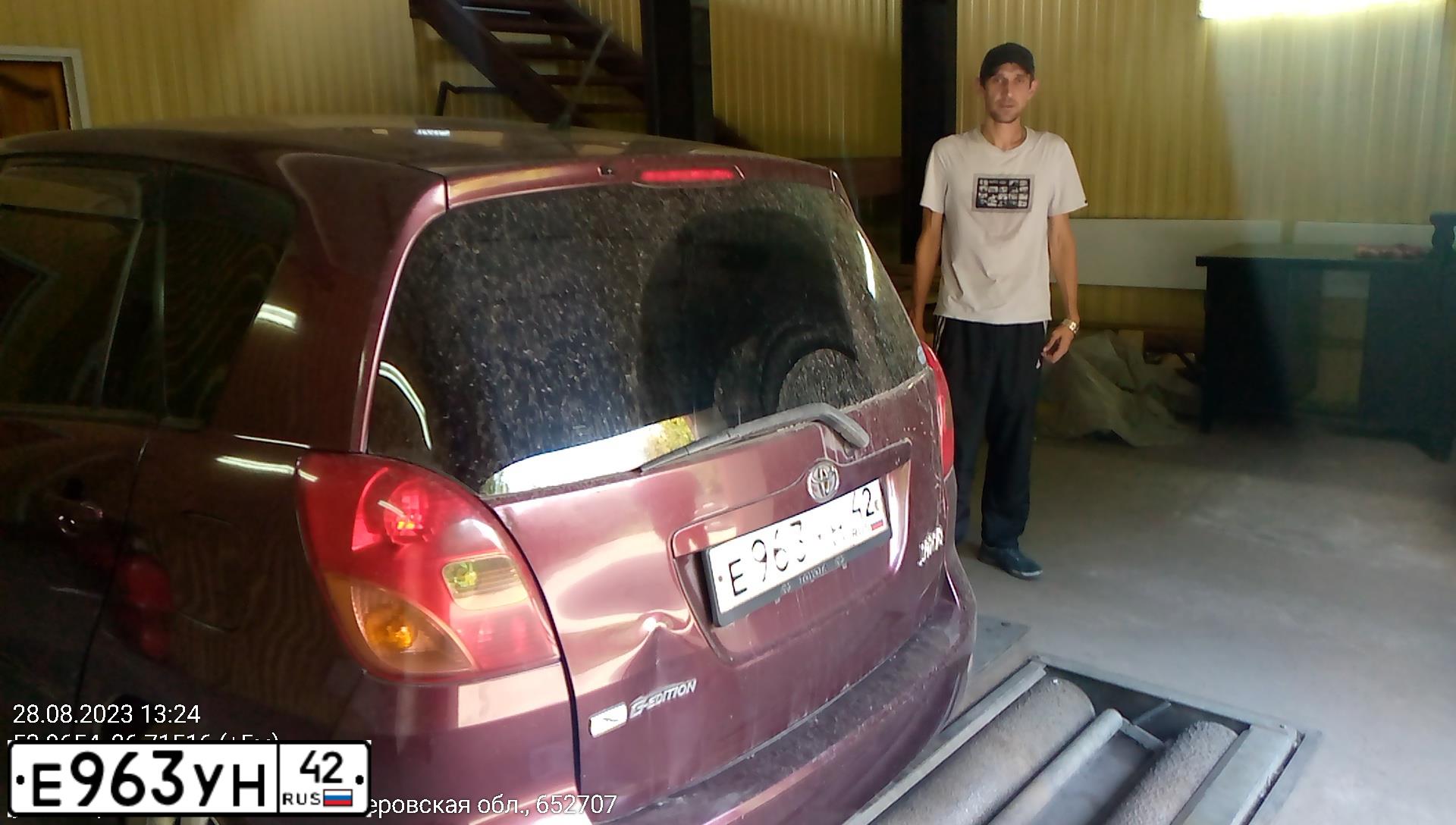 Фото автомобиля TOYOTA COROLLA, 2002 — госномер Е963УН42