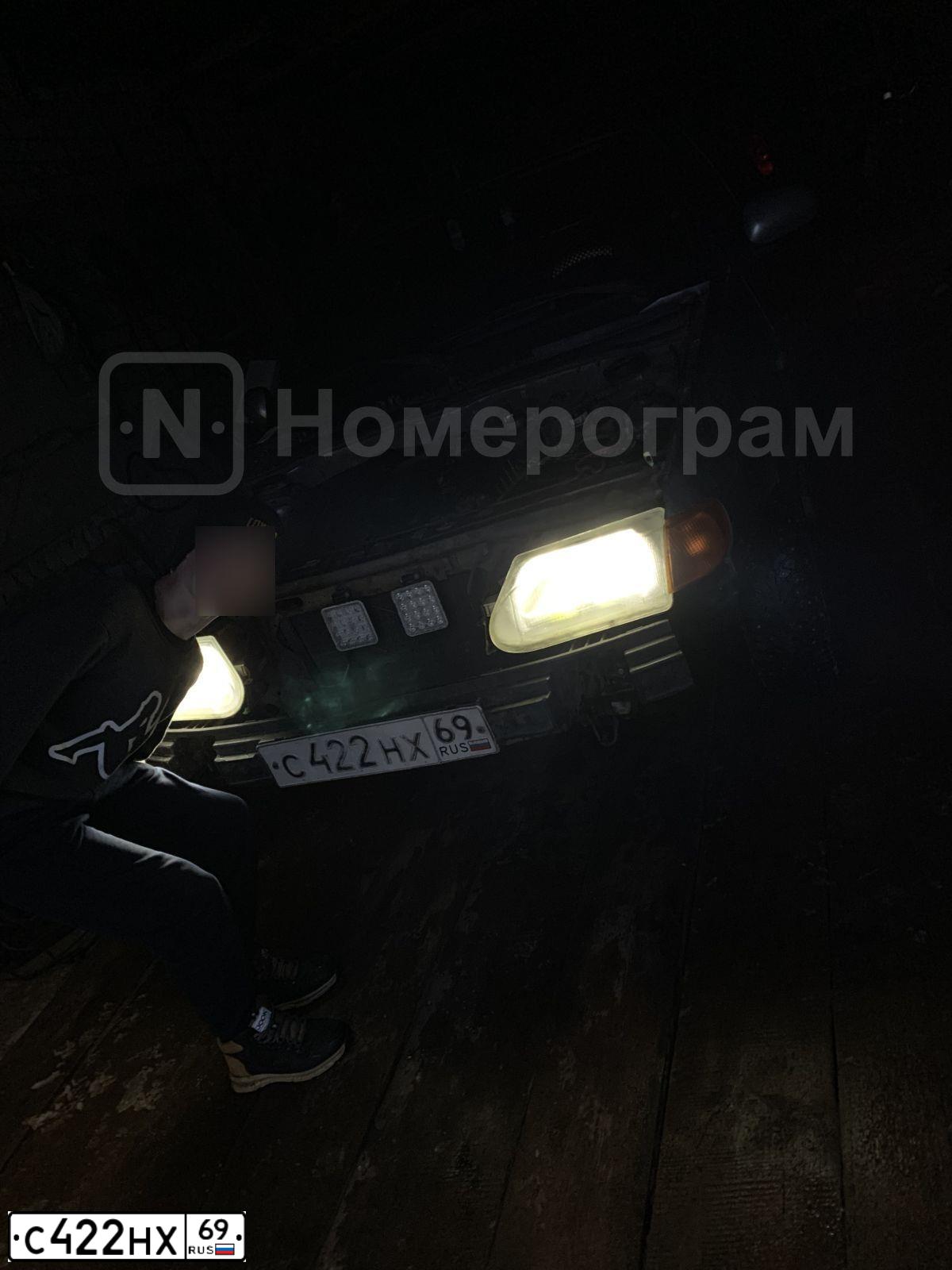 Фото автомобиля LADA 2114 SAMARA, 2010 — госномер С422НХ69. Цвет: СРЕДНИЙ СЕРО-ЗЕЛЕНЫЙ МЕТАЛЛИК