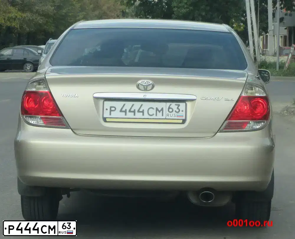 Фото автомобиля TOYOTA CAMRY, 2004 — госномер Р444СМ63. Цвет: БЕЖЕВЫЙ