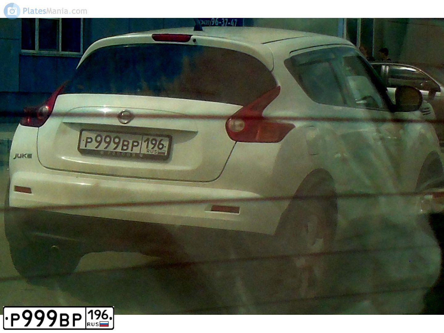 Фото автомобиля NISSAN JUKE, 2012 — госномер Р999ВР196. Цвет: Белый