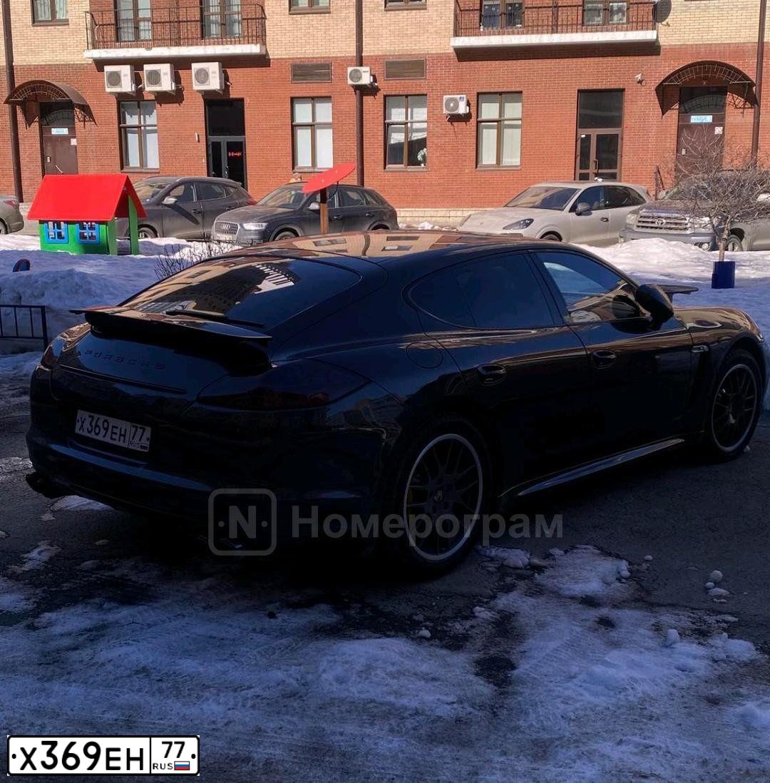 Фото автомобиля PORSCHE PANAMERA, 2012 — госномер Х369ЕН77. Цвет: Серый