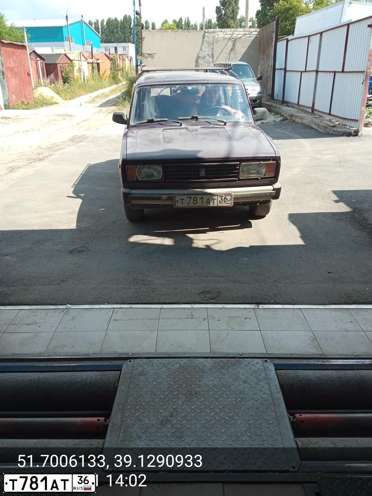 Фото автомобиля LADA 2104, 2000 — госномер Т781АТ36. Цвет: ФИОЛЕТОВЫЙ