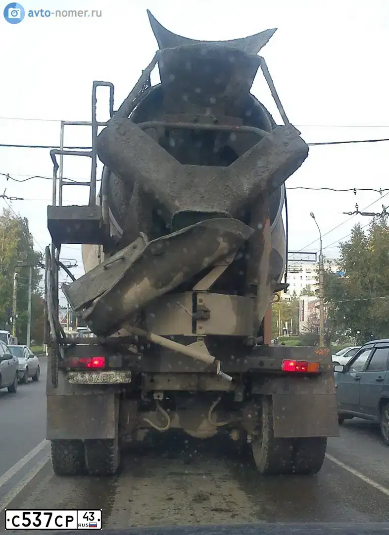 Фото автомобиля KAMAZ 55111 /6X4/, 2001 — госномер С537СР43. Цвет: СВЕТЛО-ДЫМЧАТЫЙ