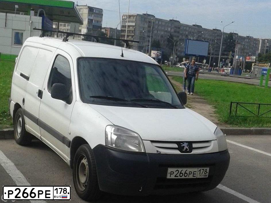 Фото автомобиля PEUGEOT PARTNER, 2010 — госномер Р266РЕ178. Цвет: Белый