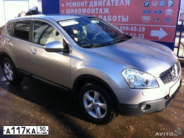 Фото автомобиля NISSAN QASHQAI, 2007 — госномер У073ХВ55. Цвет: СЕРЫЙ