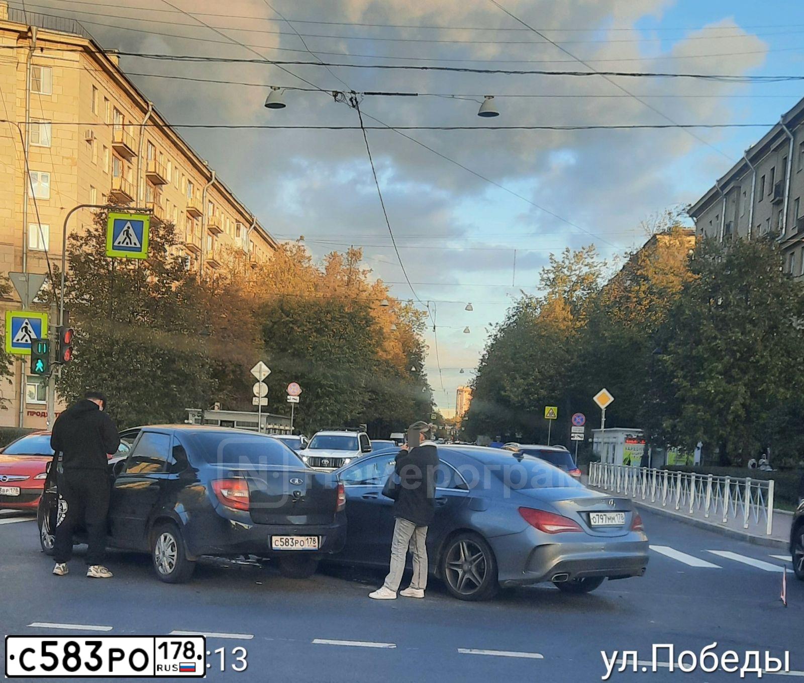 Фото автомобиля LADA 2190 GRANTA, 2014 — госномер С583РО178. Цвет: ЧЕРНЫЙ
