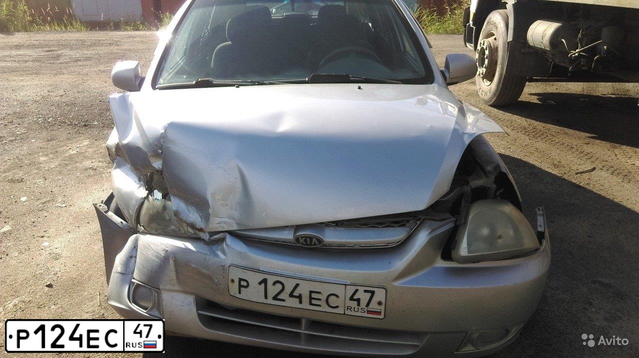 Фото автомобиля KIA RIO, 2003 — госномер Р124ЕС47. Цвет: Серебристый