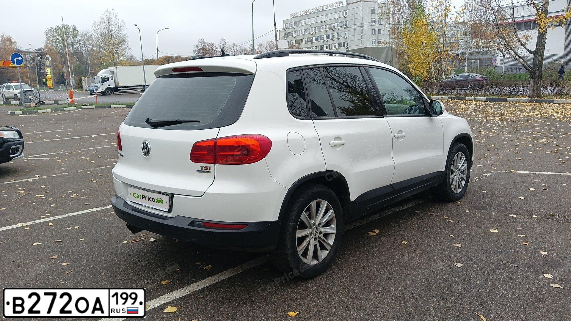 Фото автомобиля VOLKSWAGEN TIGUAN, 2012 — госномер У558УМ69. Цвет: Белый