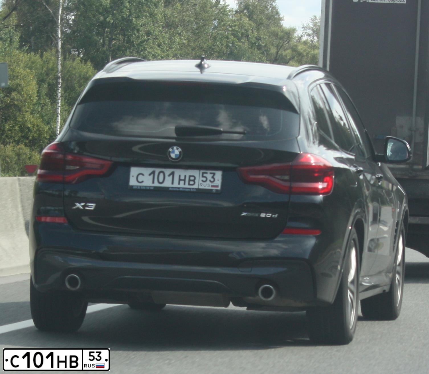 Фото автомобиля BMW X3, 2018 — госномер С101НВ53. Цвет: ЧЕРНЫЙ