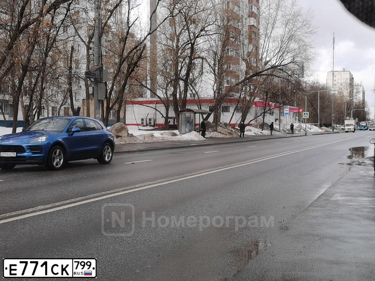 Фото автомобиля PORSCHE  MACAN, 2019 — госномер Е256ТН797. Цвет: синий
