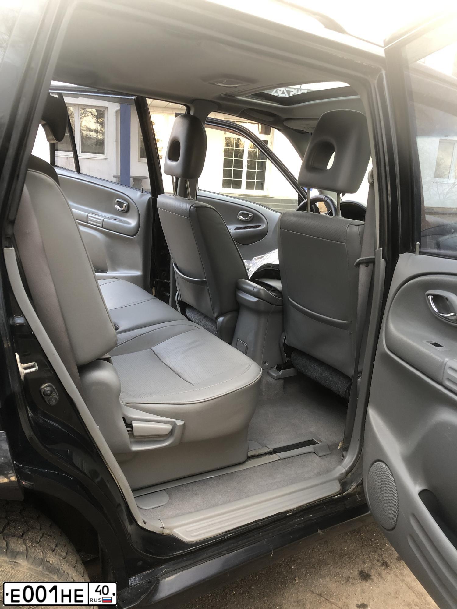 Фото автомобиля SUZUKI VITARA XL-7, 2003 — госномер Е001НЕ40. Цвет: ЧЕРНЫЙ