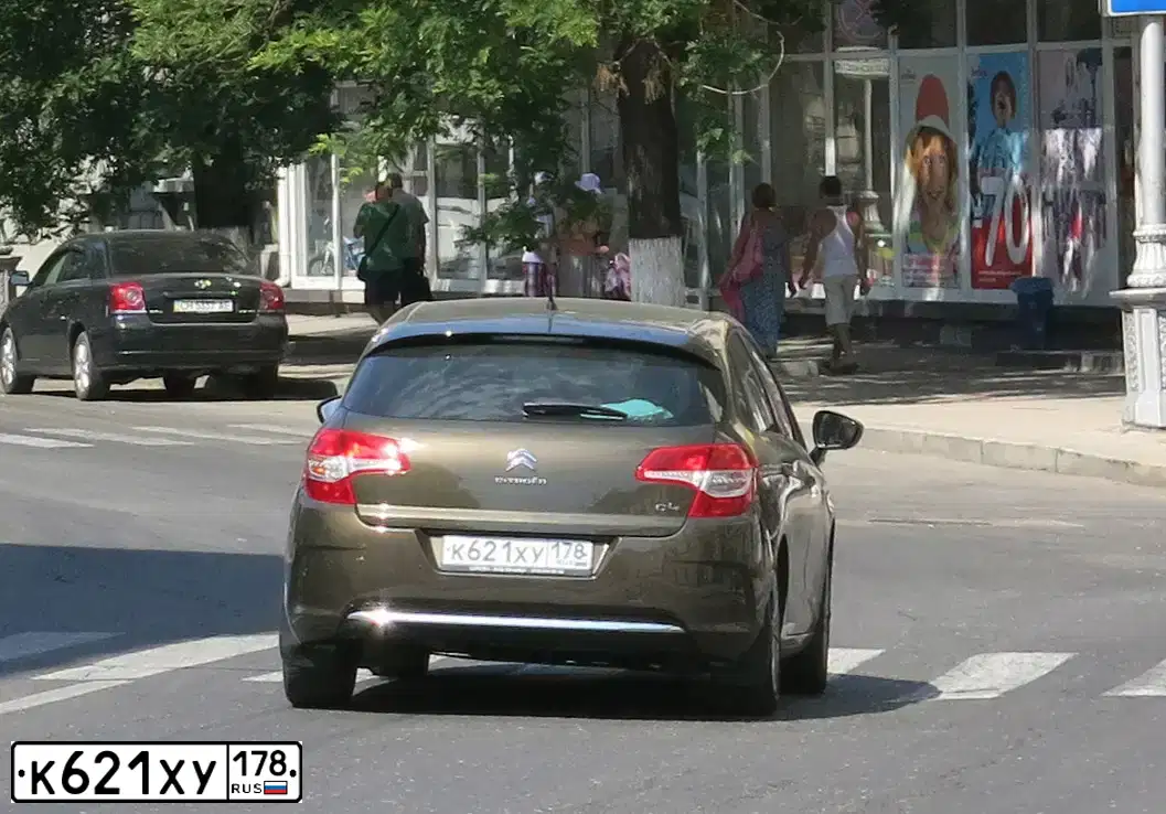 Фото автомобиля CITROEN C4, 2012 — госномер А706ОУ147. Цвет: Коричневый