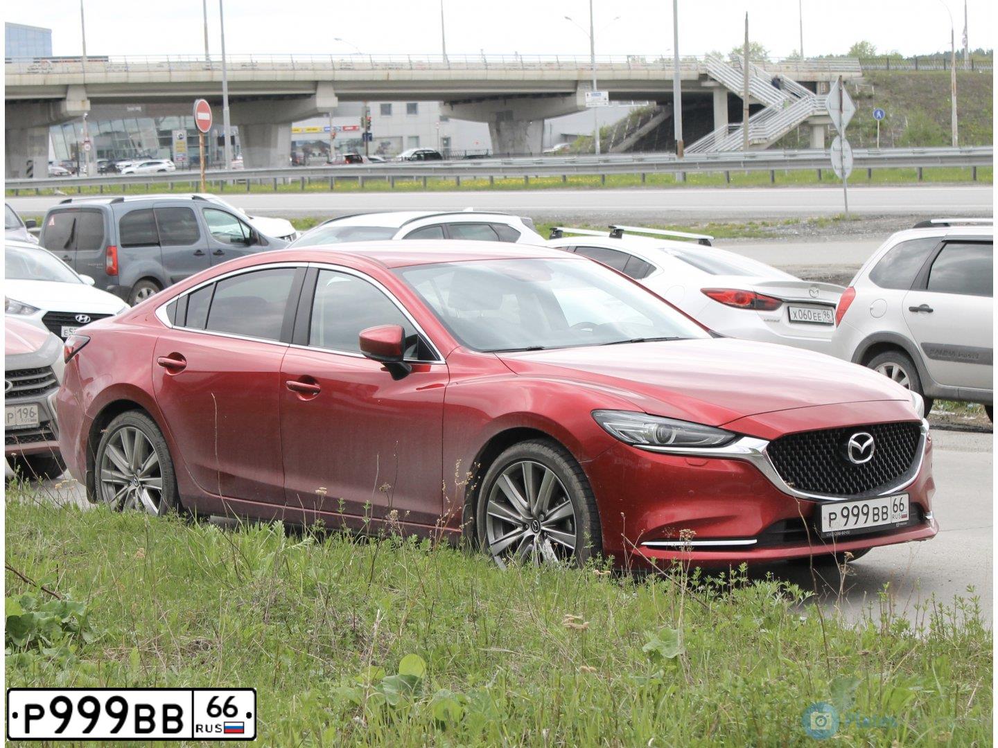 Фото автомобиля MAZDA 6, 2013 — госномер Н993ОО196. Цвет: Красный