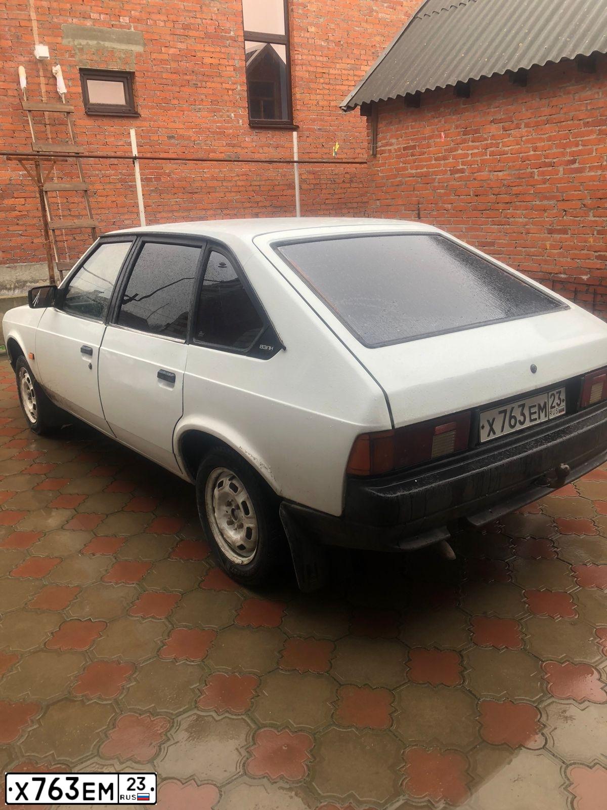 Фото автомобиля AZLK MOSKWITSCH 2141, 1995 — госномер Х763ЕМ23. Цвет: БЕЛЫЙ