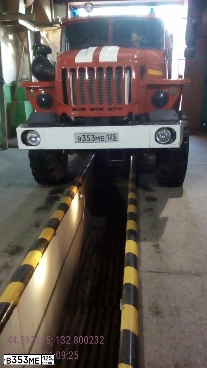 Фото автомобиля URAL 5557 /6X6/, 2014 — госномер В353МЕ125. Цвет: Цветографич схема А-6