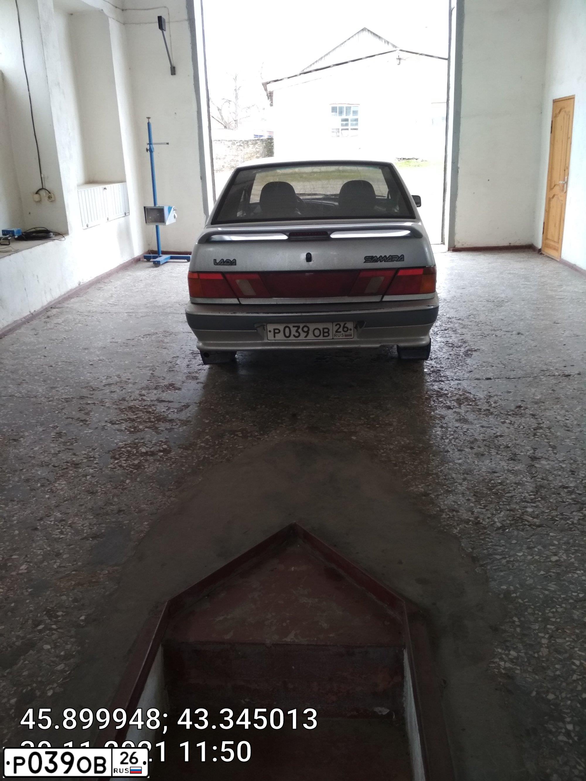 Фото автомобиля LADA 2115 SAMARA, 2002 — госномер Р039ОВ26. Цвет: СВЕТЛО-СЕРЕБРИСТЫЙ МЕТАЛЛ