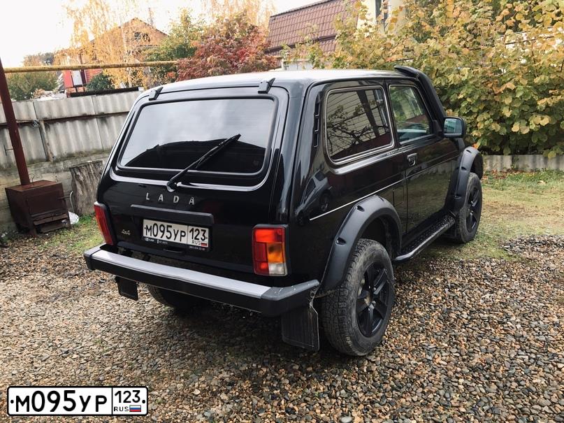 Фото автомобиля LADA 2121 NIVA, 2018 — госномер М095УР123. Цвет: ЧЕРНЫЙ