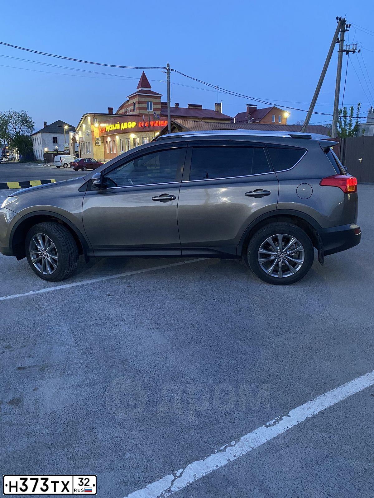Фото автомобиля TOYOTA RAV4, 2014 — госномер Е208АТ790. Цвет: бронзовый