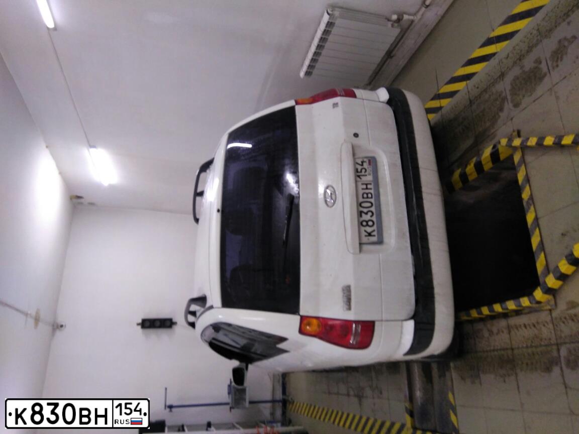 Фото автомобиля HYUNDAI LAVITA, 2003 — госномер К830ВН154. Цвет: Белый
