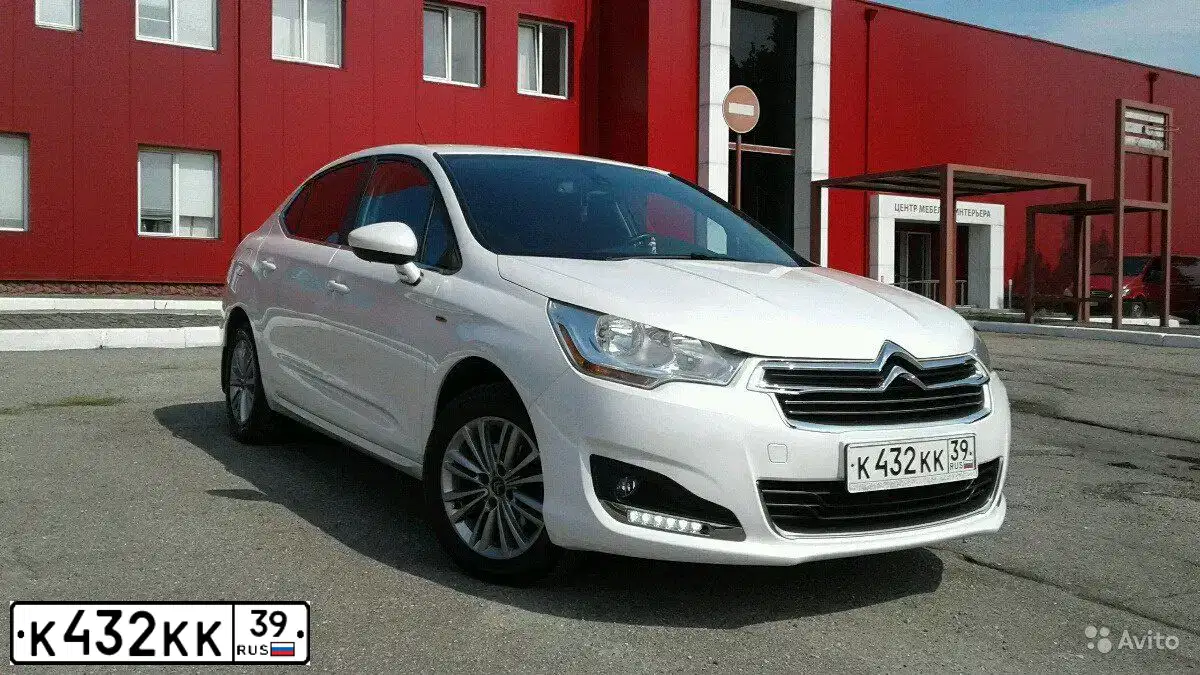 Фото автомобиля CITROEN C4 PICASSO, 2009 — госномер С202АН39. Цвет: ЧЕРНЫЙ