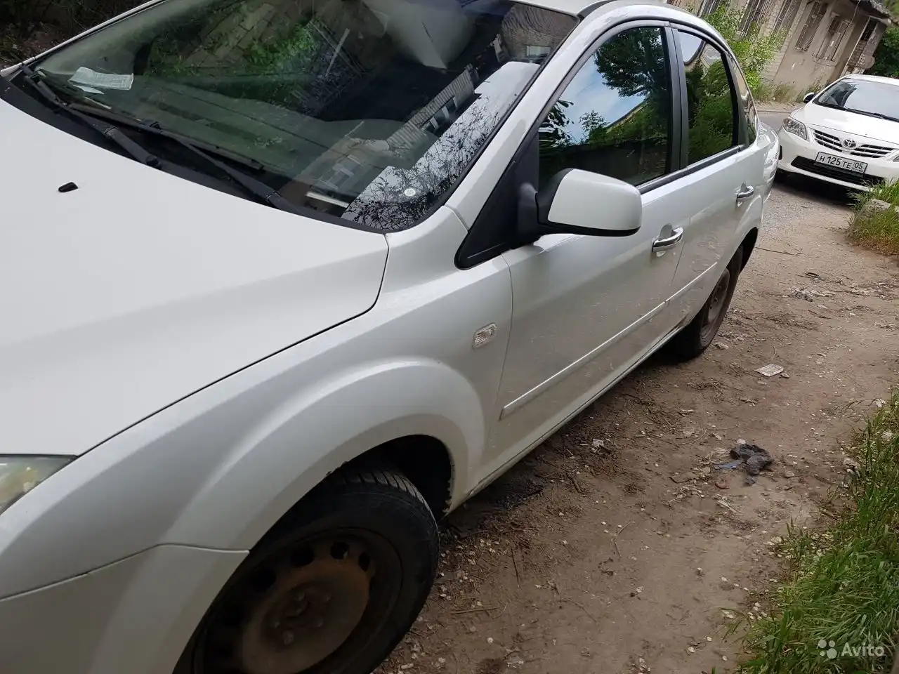 Фото автомобиля TOYOTA COROLLA, 2012 — госномер Н125ТЕ05. Цвет: БЕЛЫЙ