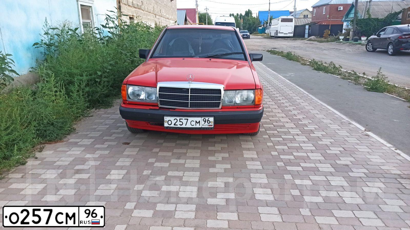 Фото автомобиля MERCEDES C-KLASSE, 1992 — госномер О257СМ96. Цвет: КРАСНЫЙ