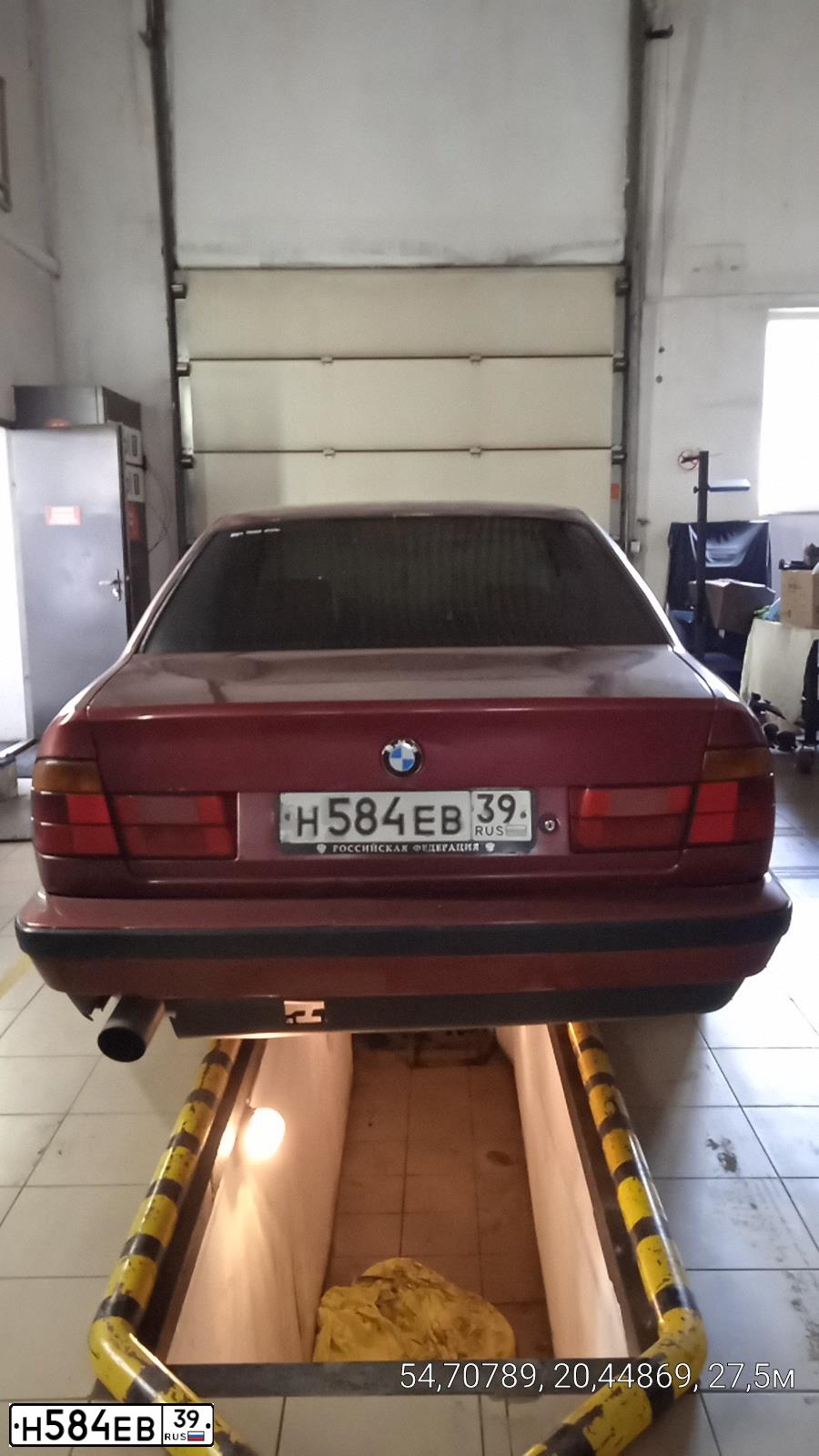 Фото автомобиля BMW SERIE 5, 1991 — госномер Н584ЕВ39. Цвет: БОРДОВЫЙ
