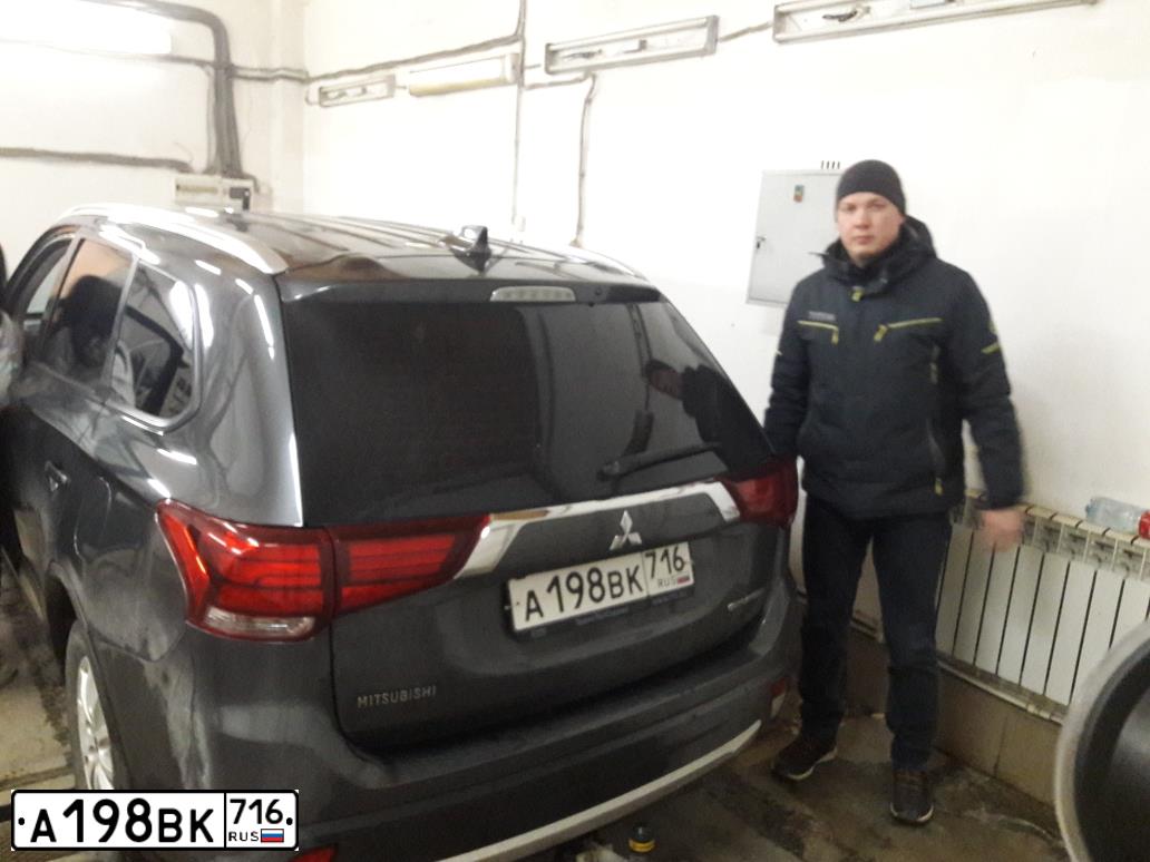 Фото автомобиля MITSUBISHI OUTLANDER, 2017 — госномер М270ЕУ702. Цвет: СЕРЫЙ