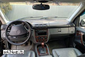 Фото автомобиля MERCEDES M-KLASSE, 1999 — госномер С800ХТ99. Цвет: Темно-синий