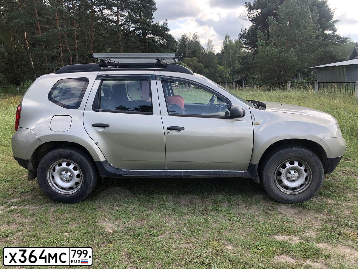Фото автомобиля RENAULT DUSTER, 2014 — госномер Х364МС799. Цвет: БЕЖЕВЫЙ