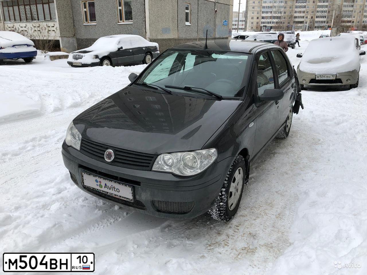 Фото автомобиля RENAULT SANDERO, 2013 — госномер Н737ЕН10. Цвет: БЕЖЕВЫЙ