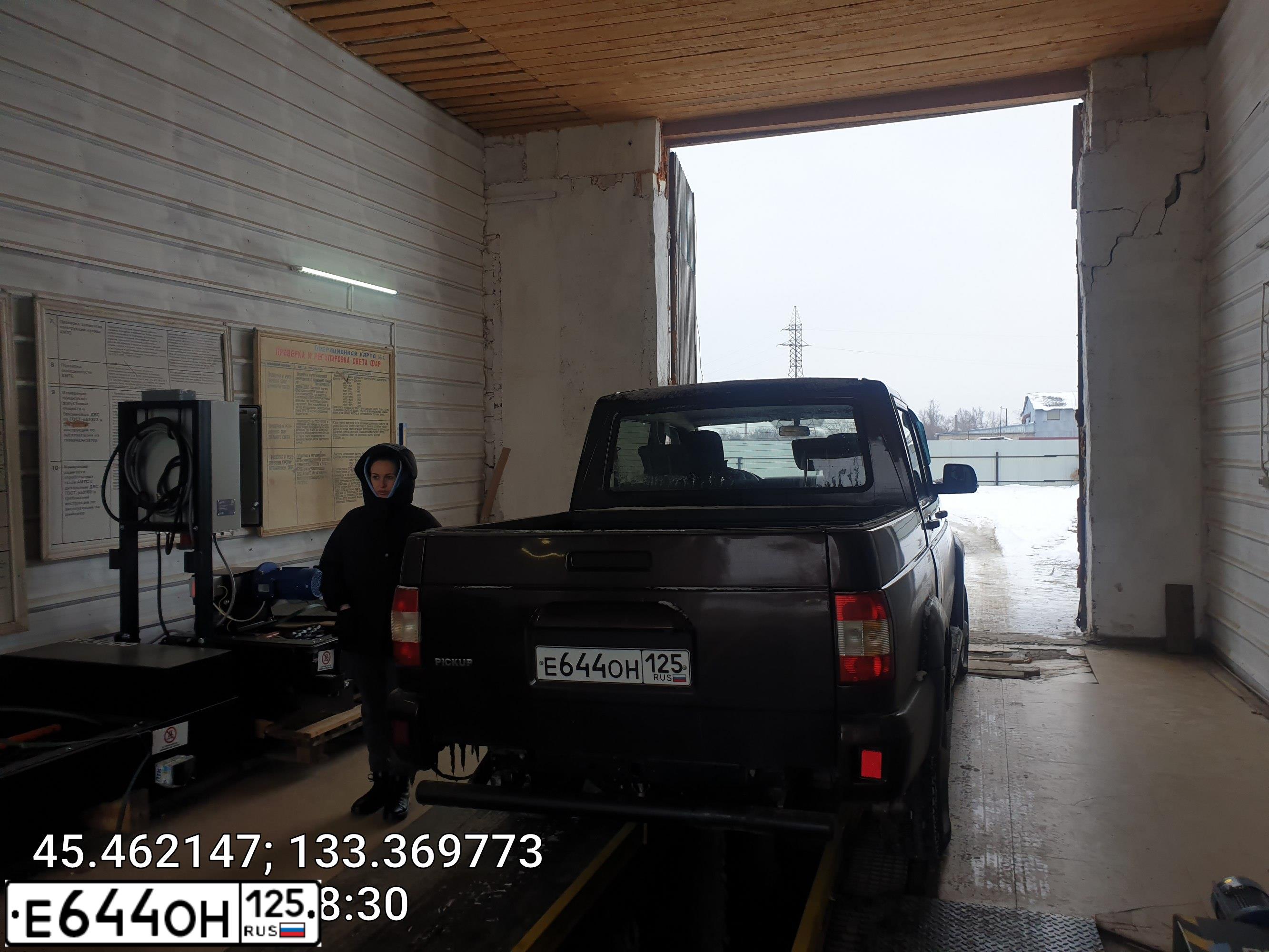 Фото автомобиля UAZ 2363 PICKUP, 2020 — госномер Е644ОН125. Цвет: Коричневый
