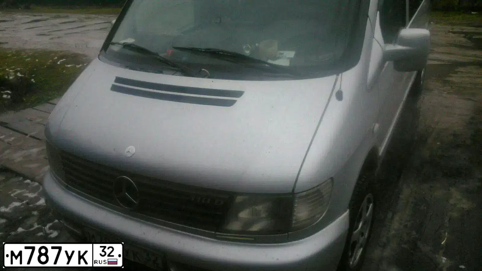 Фото автомобиля MERCEDES VITO, 1999 — госномер М033КМ67. Цвет: Серебристый