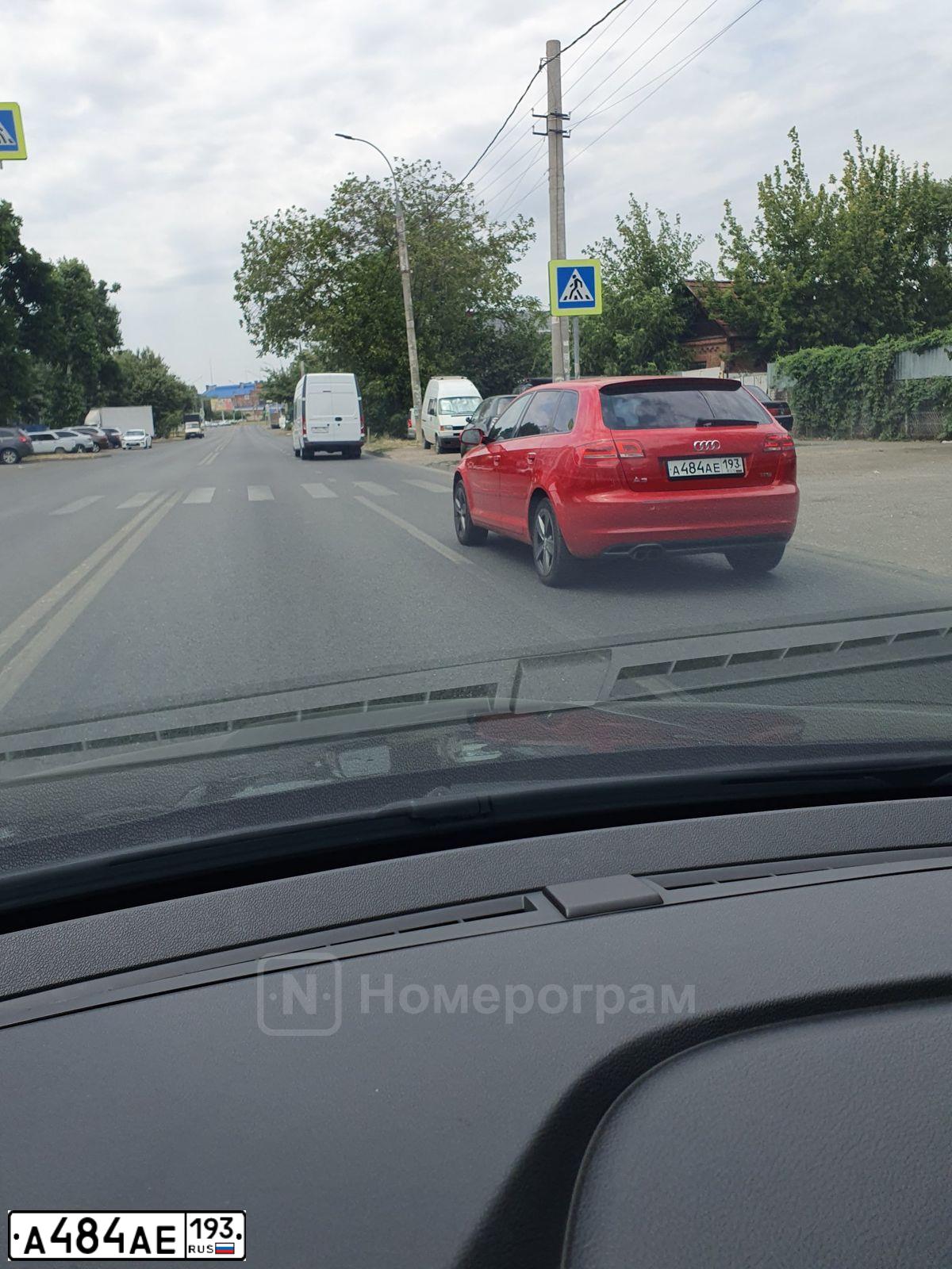 Фото автомобиля AUDI A3, 2012 — госномер А484АЕ193. Цвет: Красный