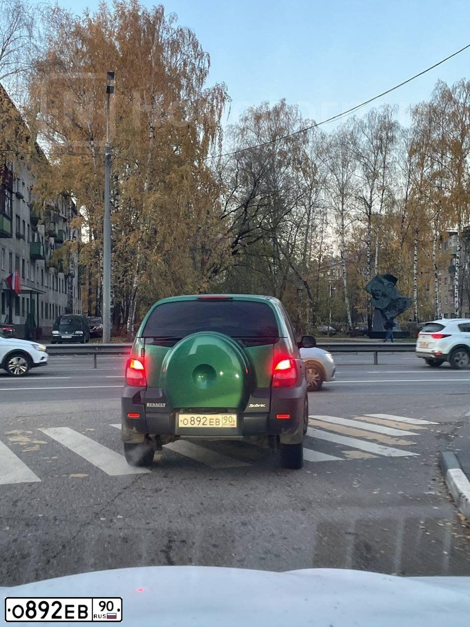 Фото автомобиля RENAULT MEGANE /GRAND/ SCENIC, 2002 — госномер О892ЕВ90. Цвет: ЗЕЛЕНЫЙ