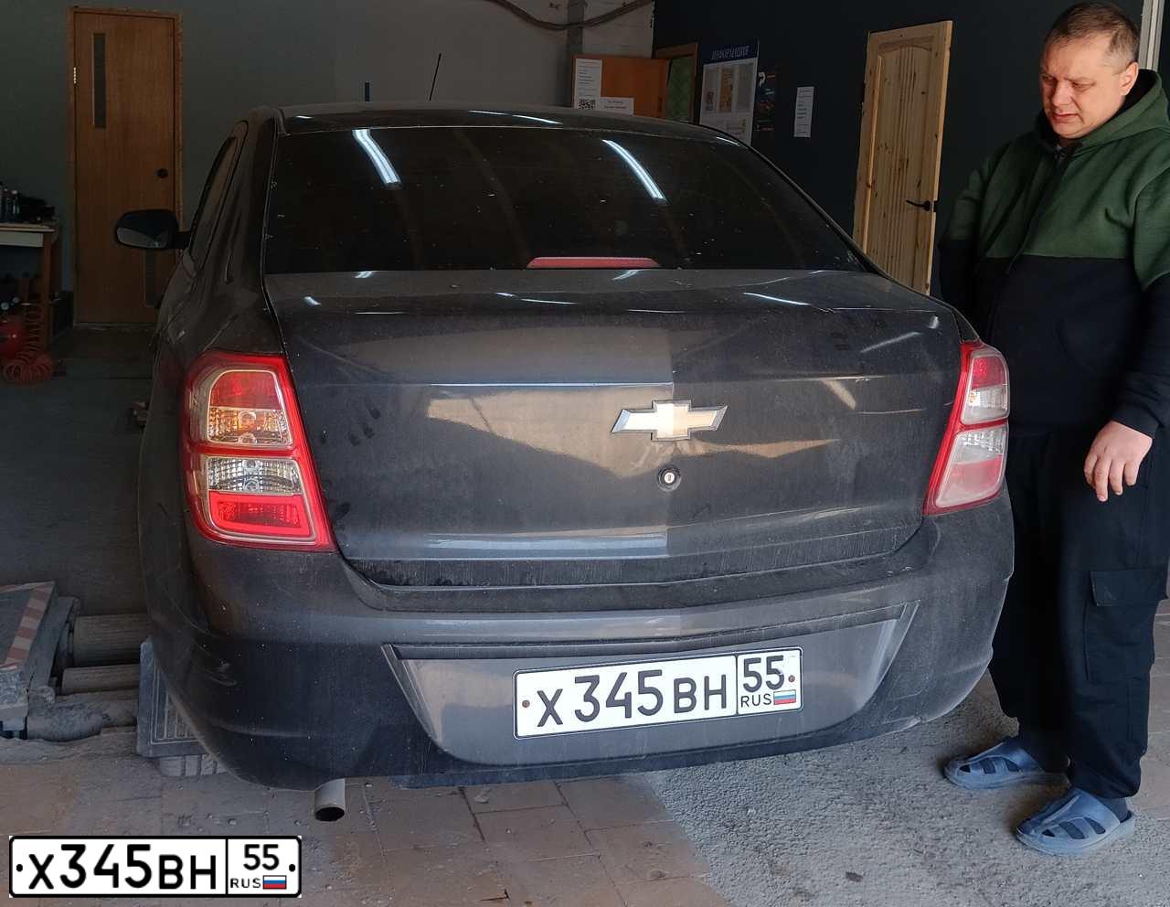 Фото автомобиля CHEVROLET COBALT, 2013 — госномер Х345ВН55. Цвет: ЧЕРНЫЙ