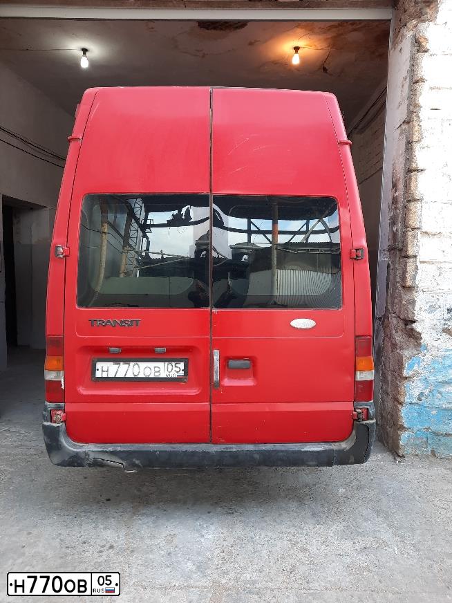 Фото автомобиля FORD TRANSIT, 2003 — госномер Т082КВ05. Цвет: Красный