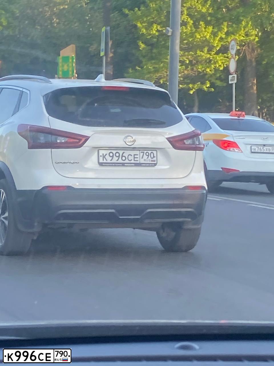 Фото автомобиля NISSAN QASHQAI, 2020 — госномер К996СЕ790. Цвет: Белый