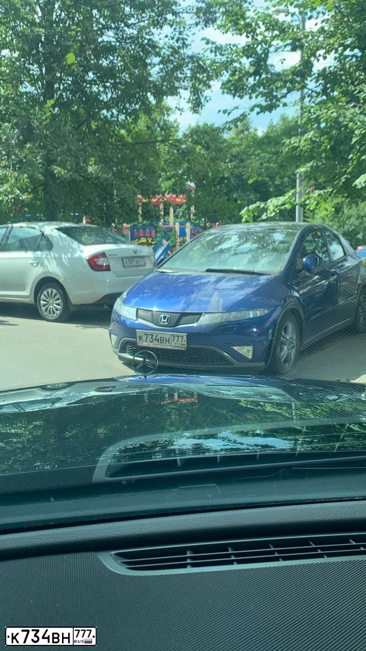 Фото автомобиля HONDA CIVIC, 2011 — госномер Е999ОА197. Цвет: СИНИЙ